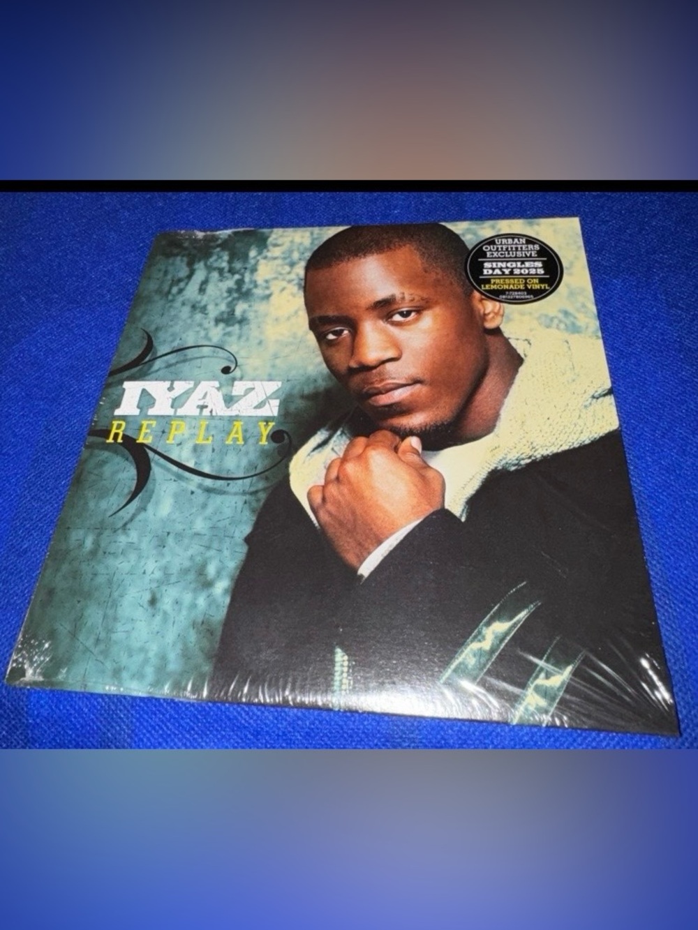 IYAZ 45 RPM 7" - Replay / Solo LEMONADE YELLOW VINYL LIMITED Urban Outfitters Ex